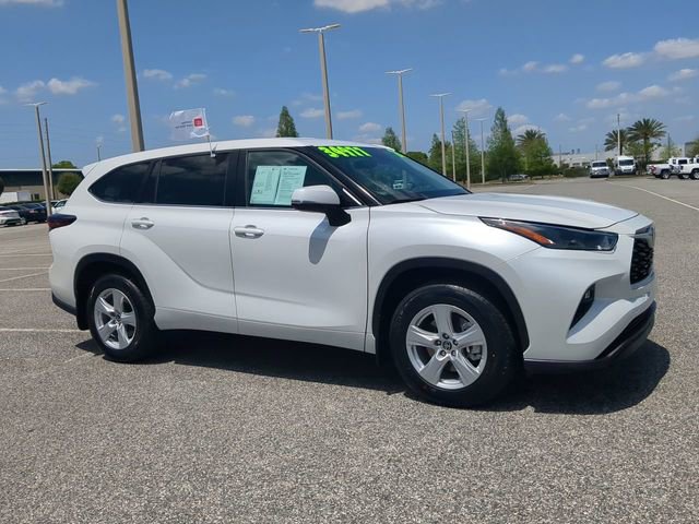 Certified 2024 Toyota Highlander LE image 2