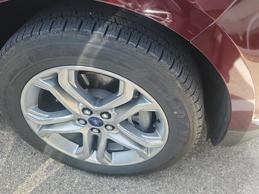 Used 2018 Ford Edge Titanium w/ Technology Package AWD/4WD image 2
