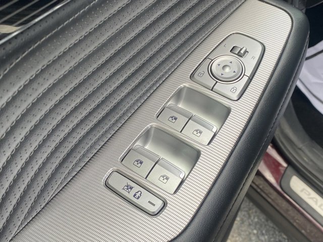 Used 2024 Hyundai Palisade Calligraphy image 13