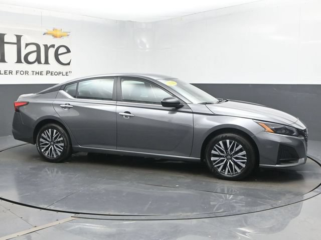 Used 2025 Nissan Altima 2.5 SV AWD/4WD image 1
