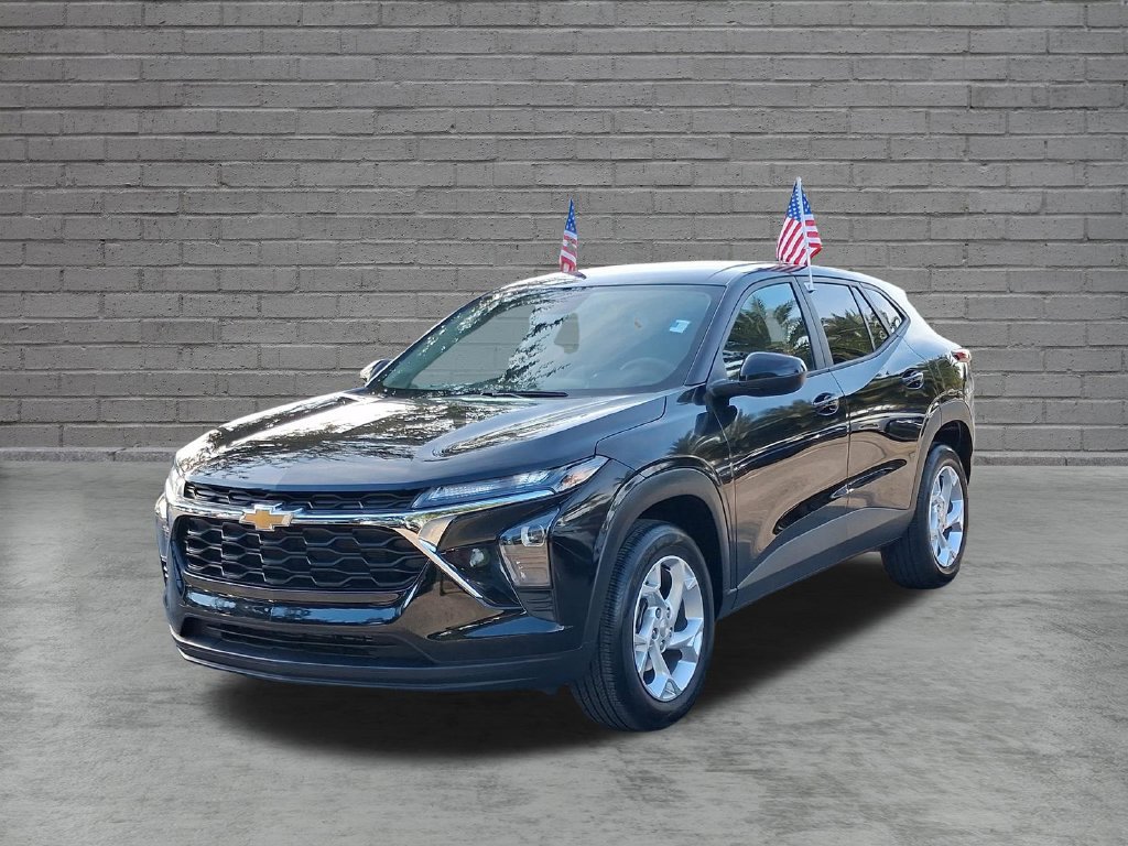 Used 2026 Chevrolet Trax LS w/ LS Convenience Package FWD image 3