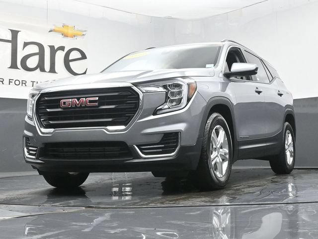 Used 2023 GMC Terrain SLE w/ Driver Convenience Package FWD image 4