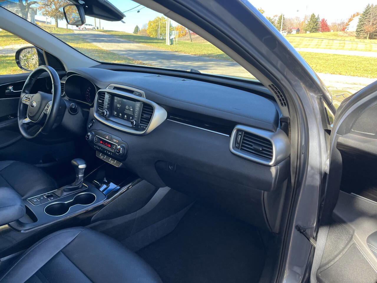 Used 2019 Kia Sorento EX image 32