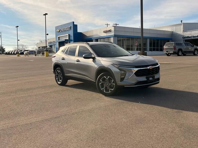 Certified 2025 Chevrolet Trax LT w/ LT Convenience Package image 2