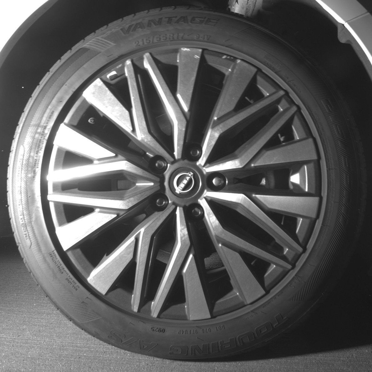 Used 2025 Nissan Altima 2.5 SV FWD image 13