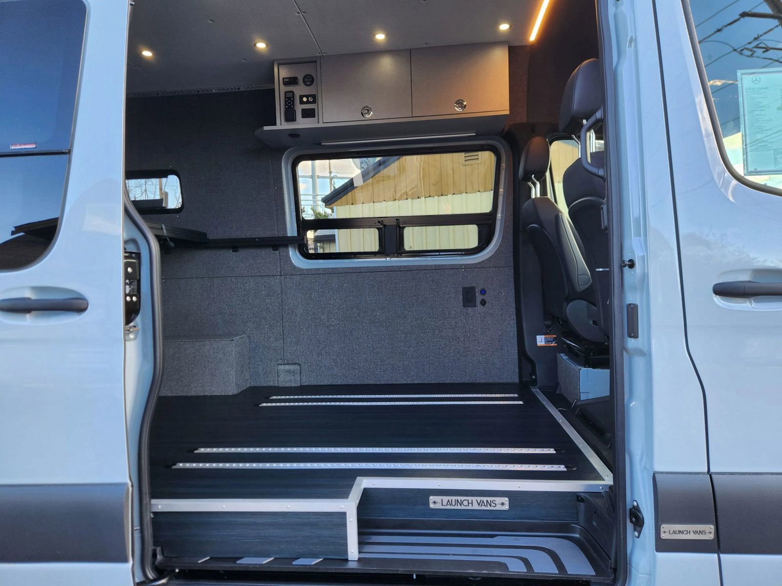 Used 2025 Mercedes-Benz Sprinter 2500 image 25