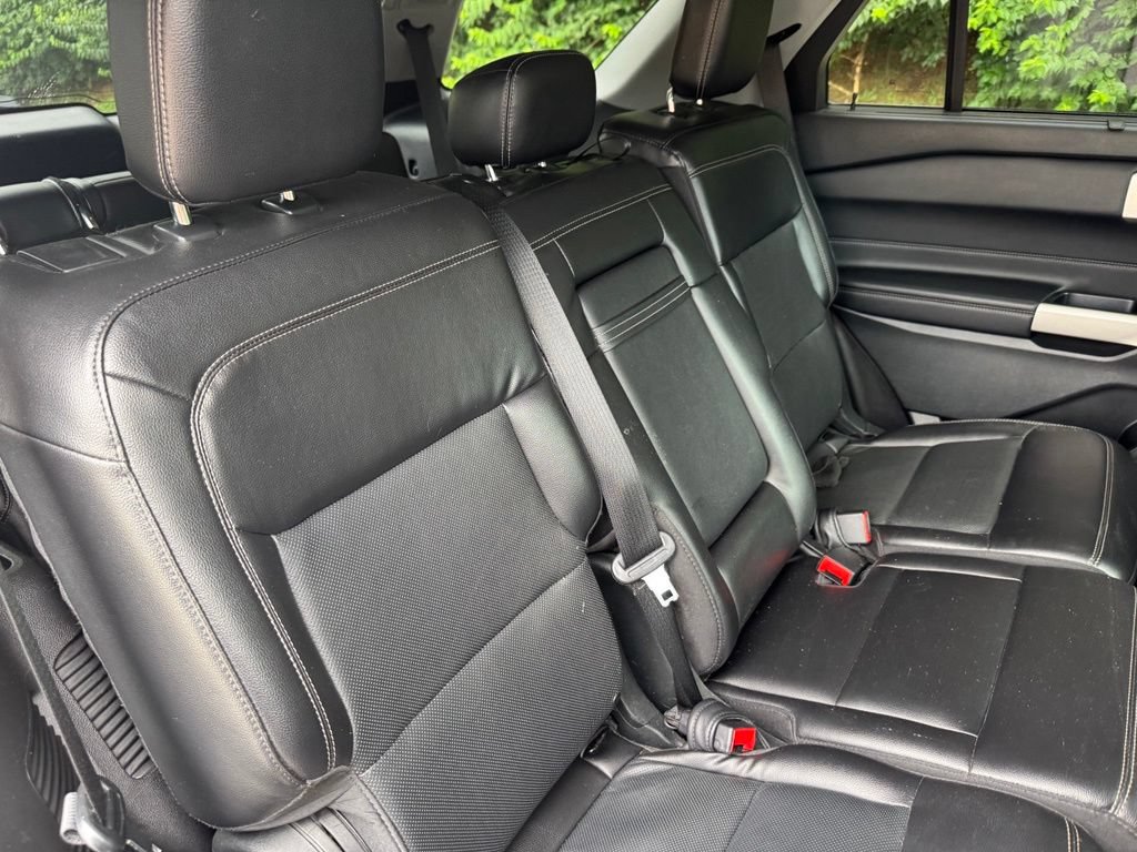 Used 2021 Ford Explorer Limited w/ Equipment Group 301A AWD/4WD image 17