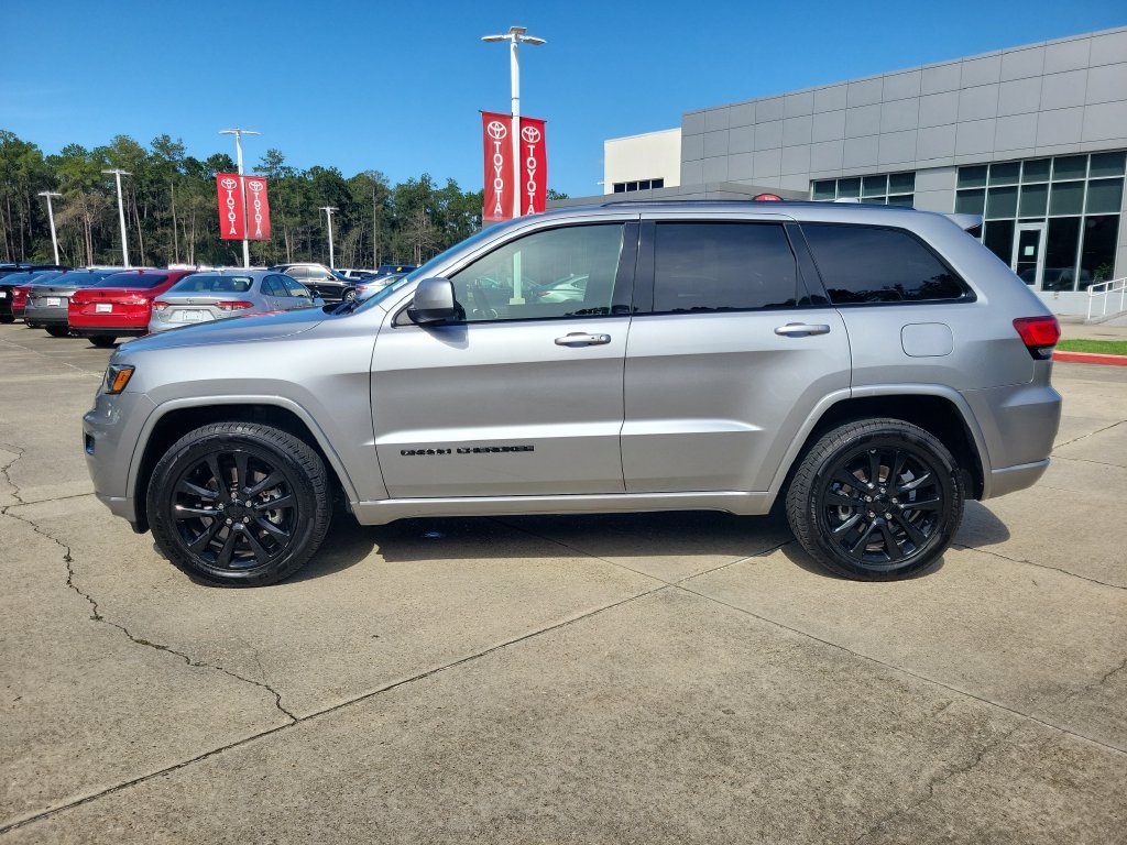 Used 2021 Jeep Grand Cherokee Laredo X RWD image 2