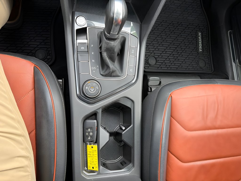 Used 2019 Volkswagen Tiguan SEL Premium AWD/4WD image 17