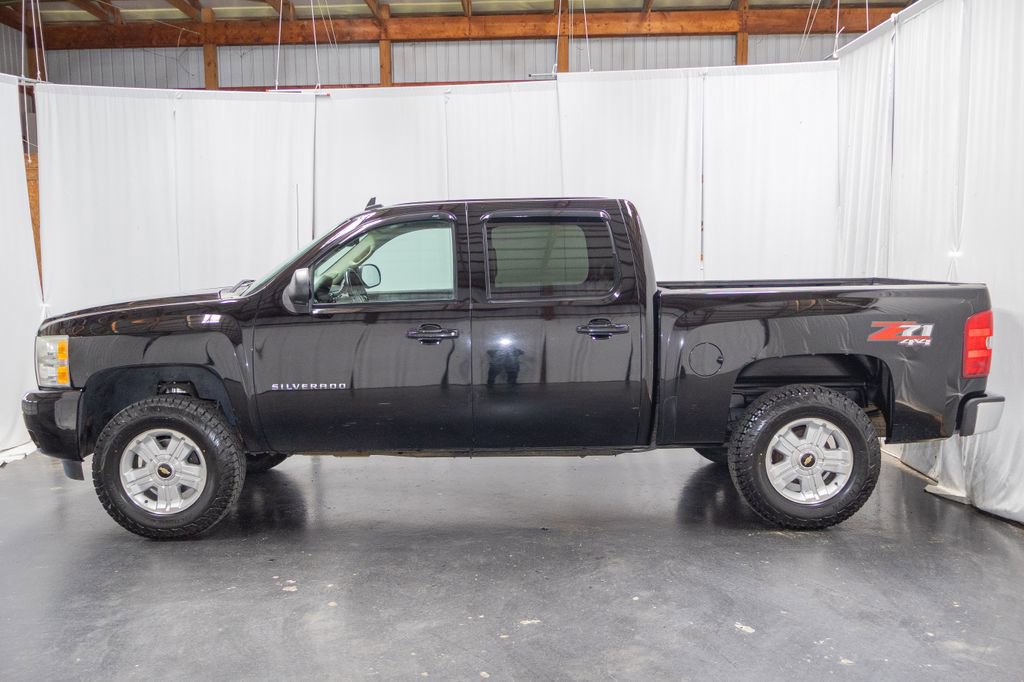 Used 2010 Chevrolet Silverado 1500 LTZ w/ Z71 Appearance Package AWD/4WD image 6
