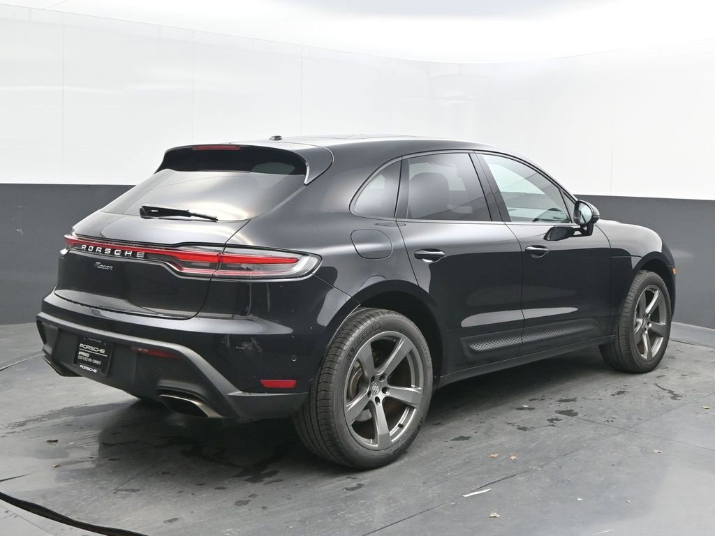 Used 2023 Porsche Macan Turbo image 9