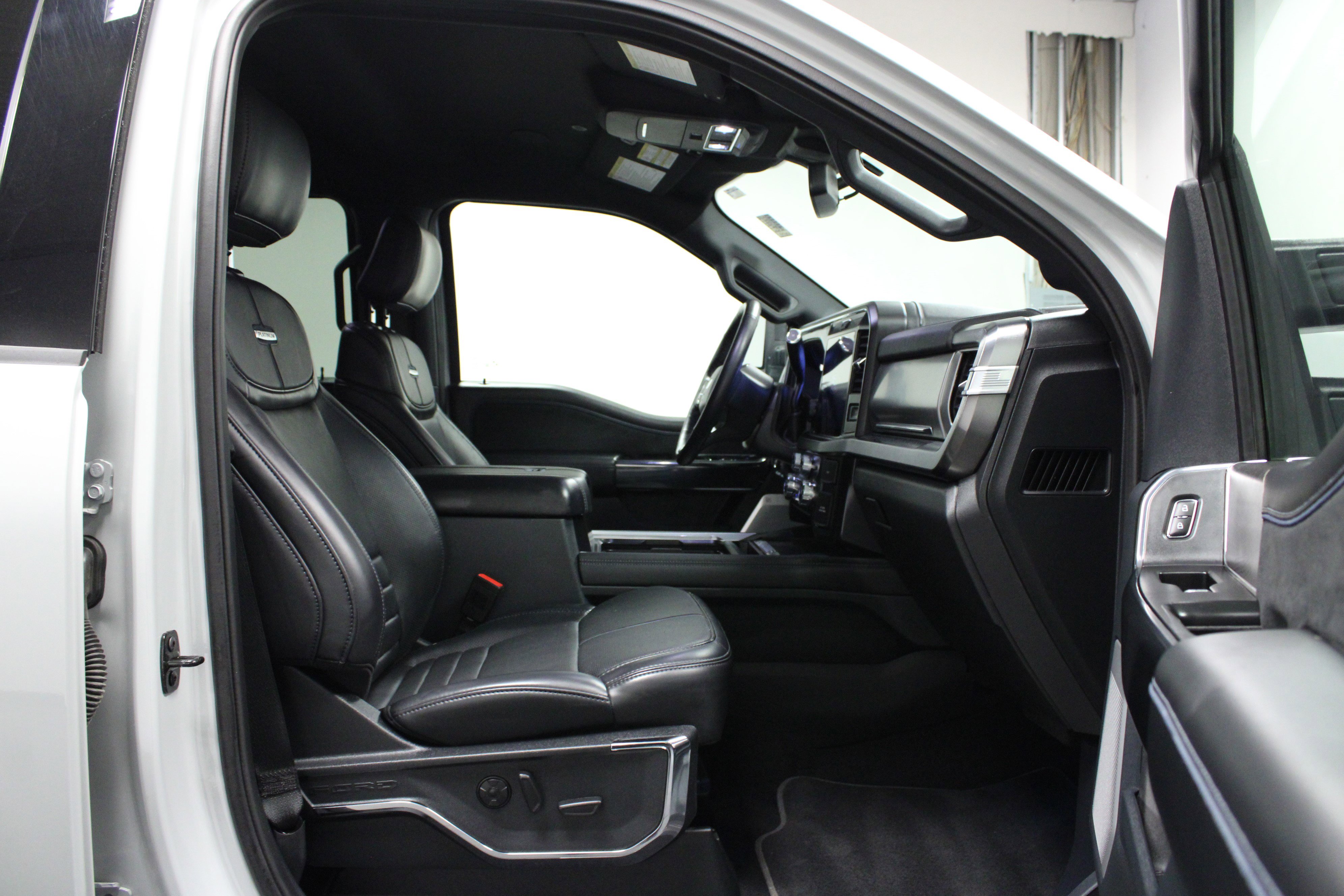 Used 2025 Ford F250 Platinum image 16