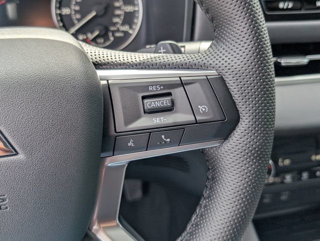 New 2026 Mitsubishi Outlander LE FWD image 17