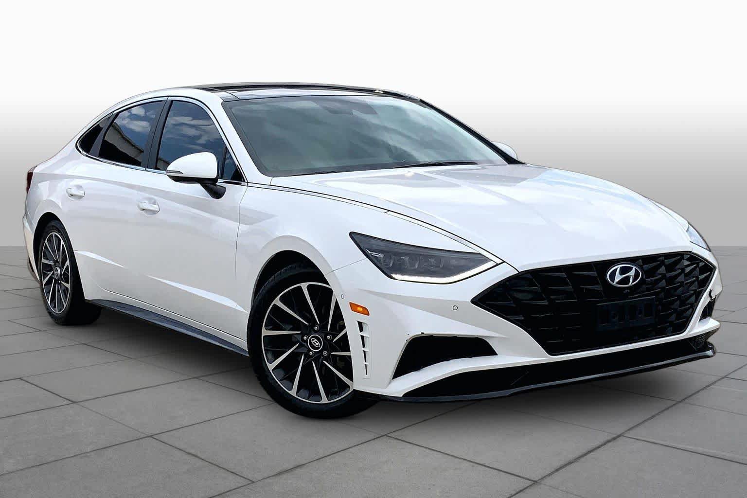 Used 2022 Hyundai Sonata Limited w/ Preferred Accessory Package FWD image 3