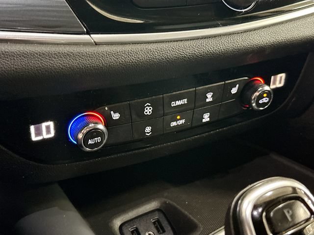 Used 2018 Buick Enclave Essence FWD image 16