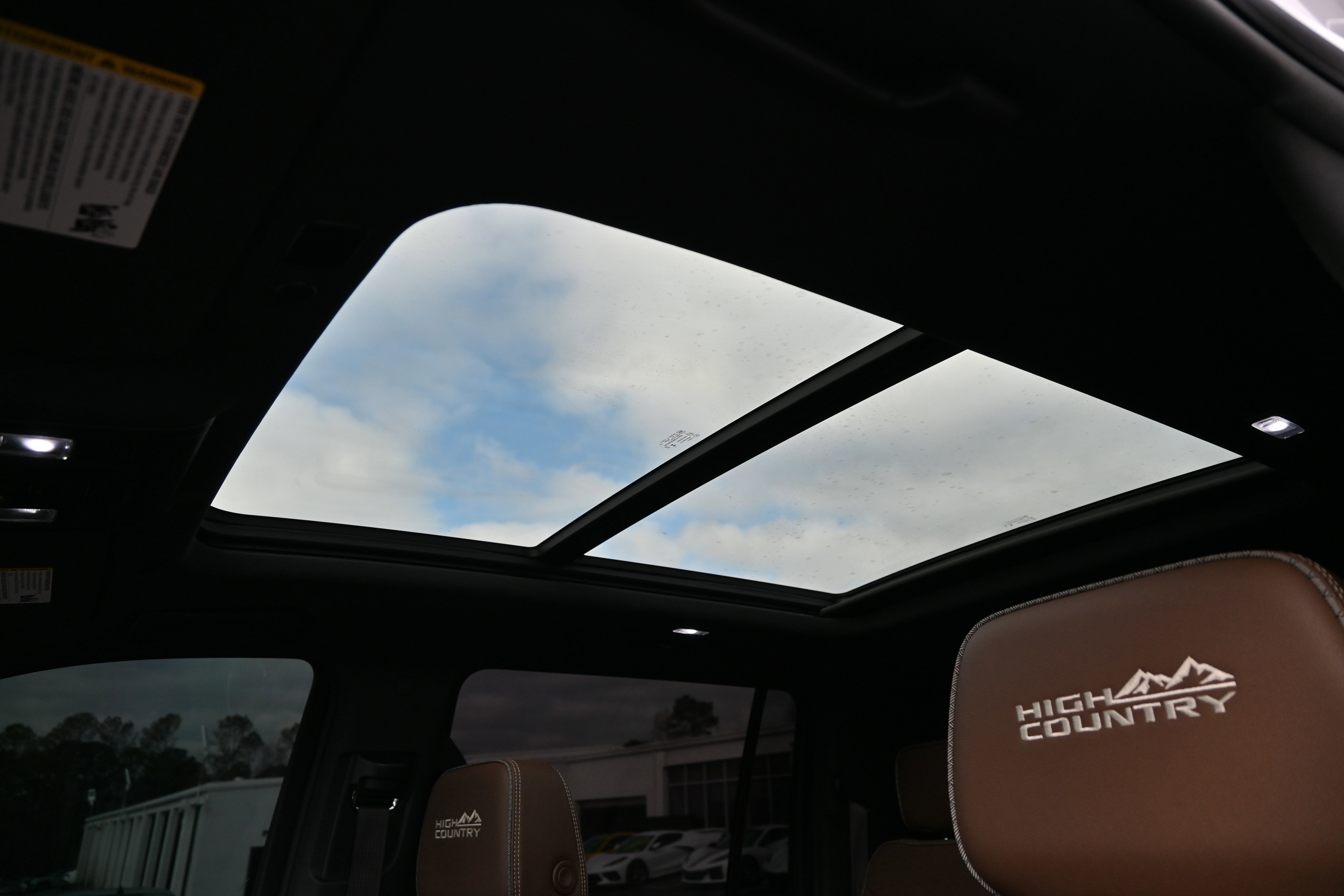 Used 2024 Chevrolet Suburban High Country image 5