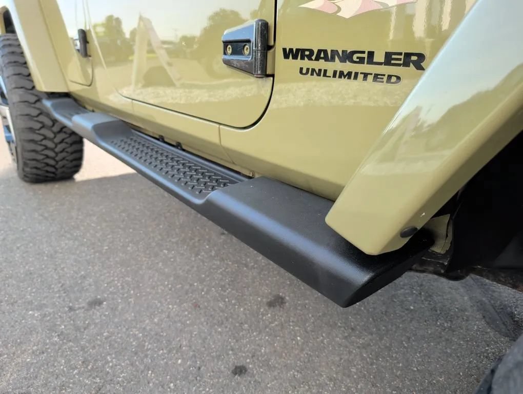Used 2013 Jeep Wrangler Unlimited Sahara w/ Connectivity Group AWD/4WD image 10