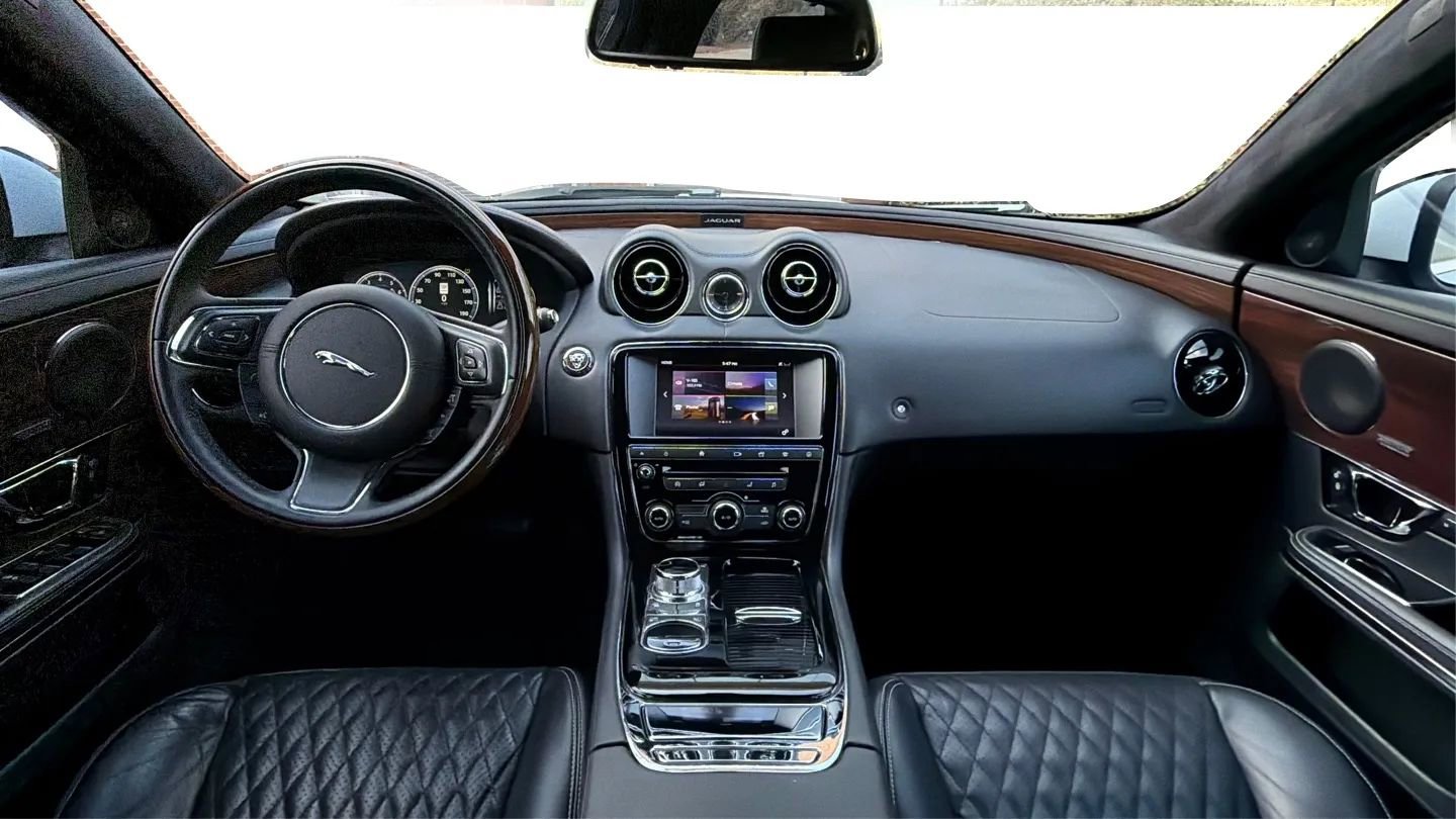 Used 2016 Jaguar XJ L Portfolio RWD image 24