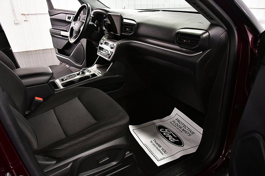 Used 2022 Ford Explorer XLT image 29