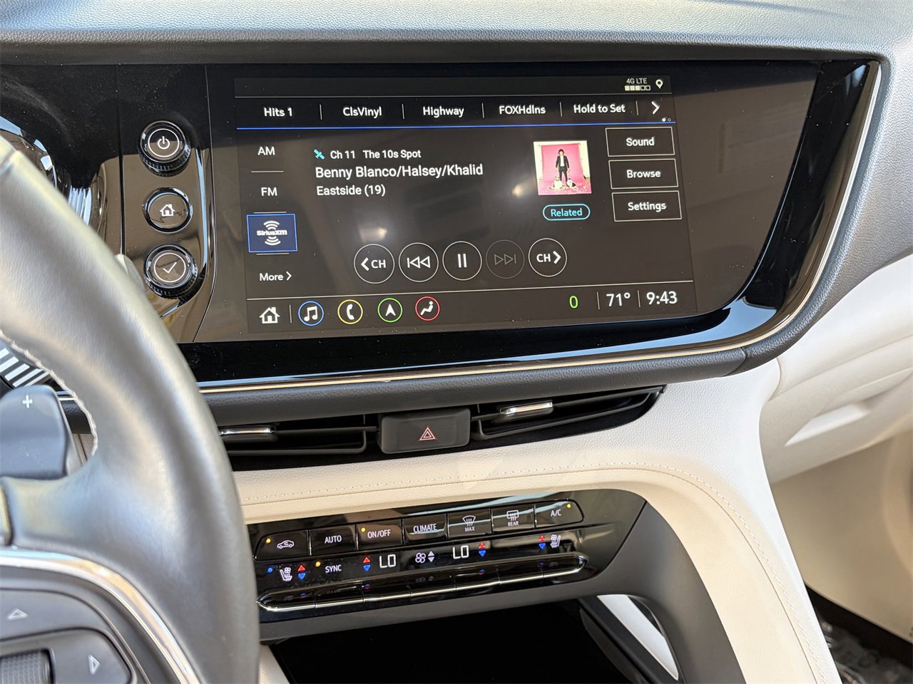 Used 2023 Buick Envision Avenir image 26