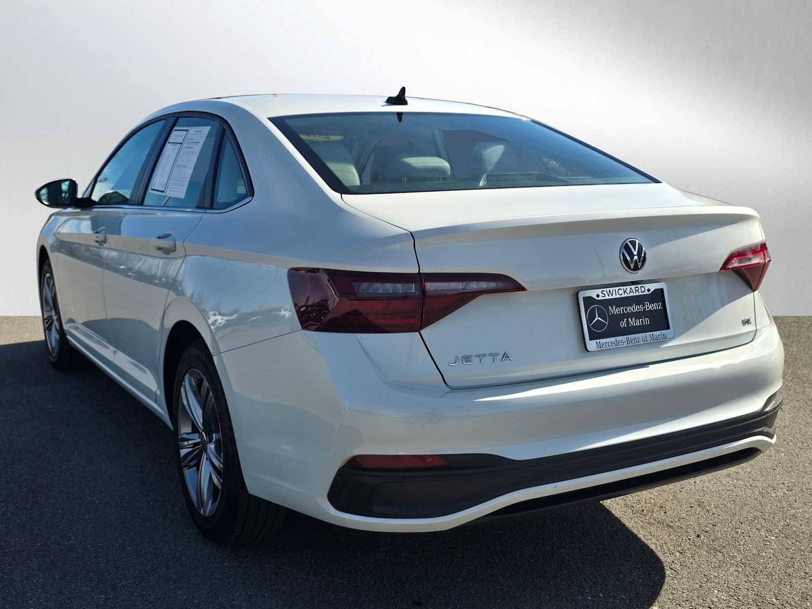 Used 2023 Volkswagen Jetta SE w/ Panoramic Sunroof Package image 5