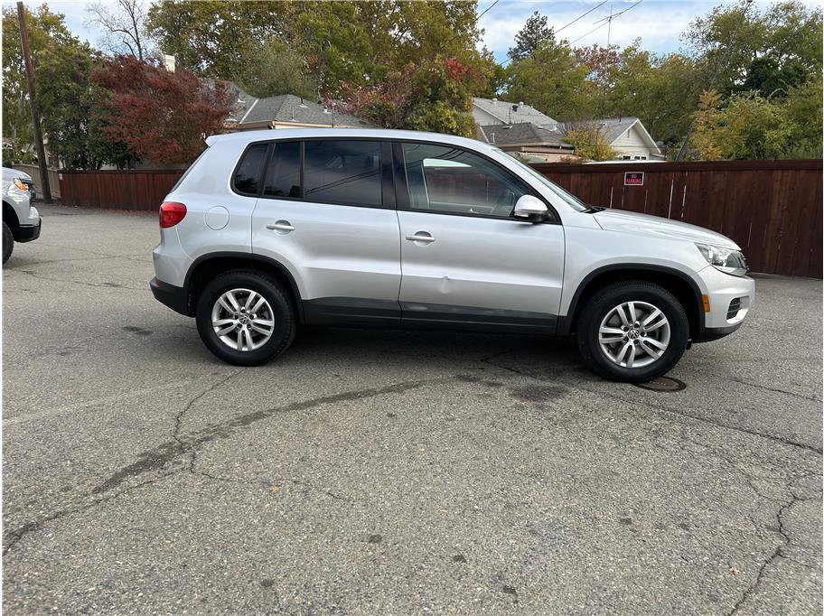 Used 2013 Volkswagen Tiguan S image 6
