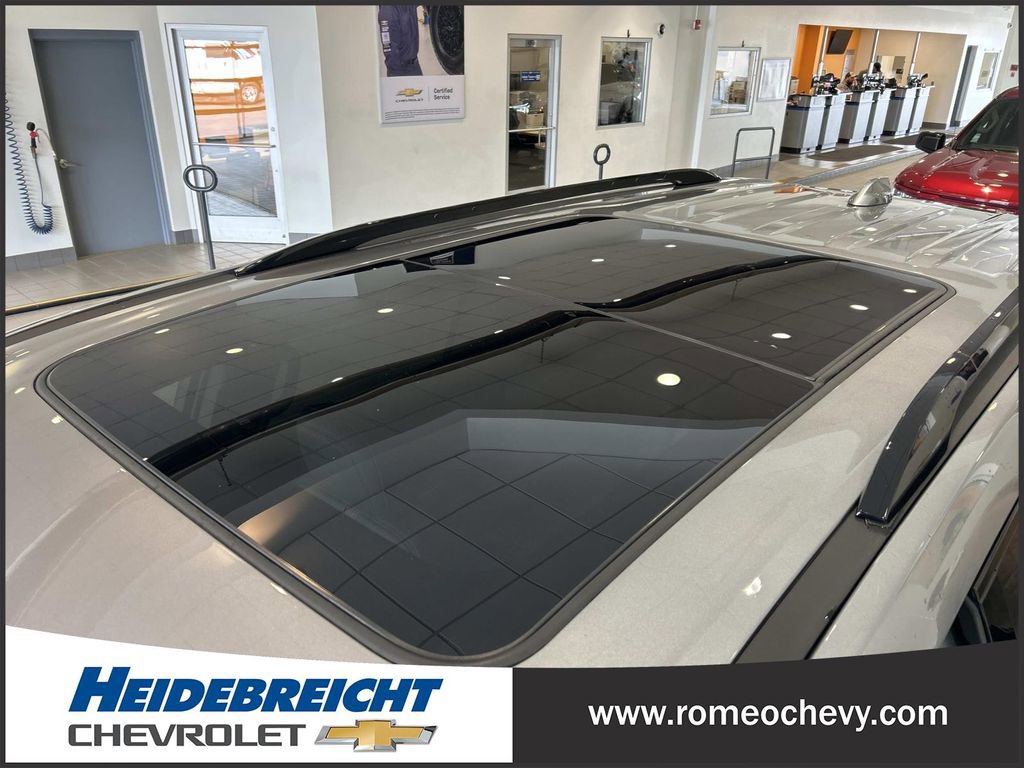 Used 2024 Chevrolet Traverse RS w/ LPO, Floor Liner Package image 38