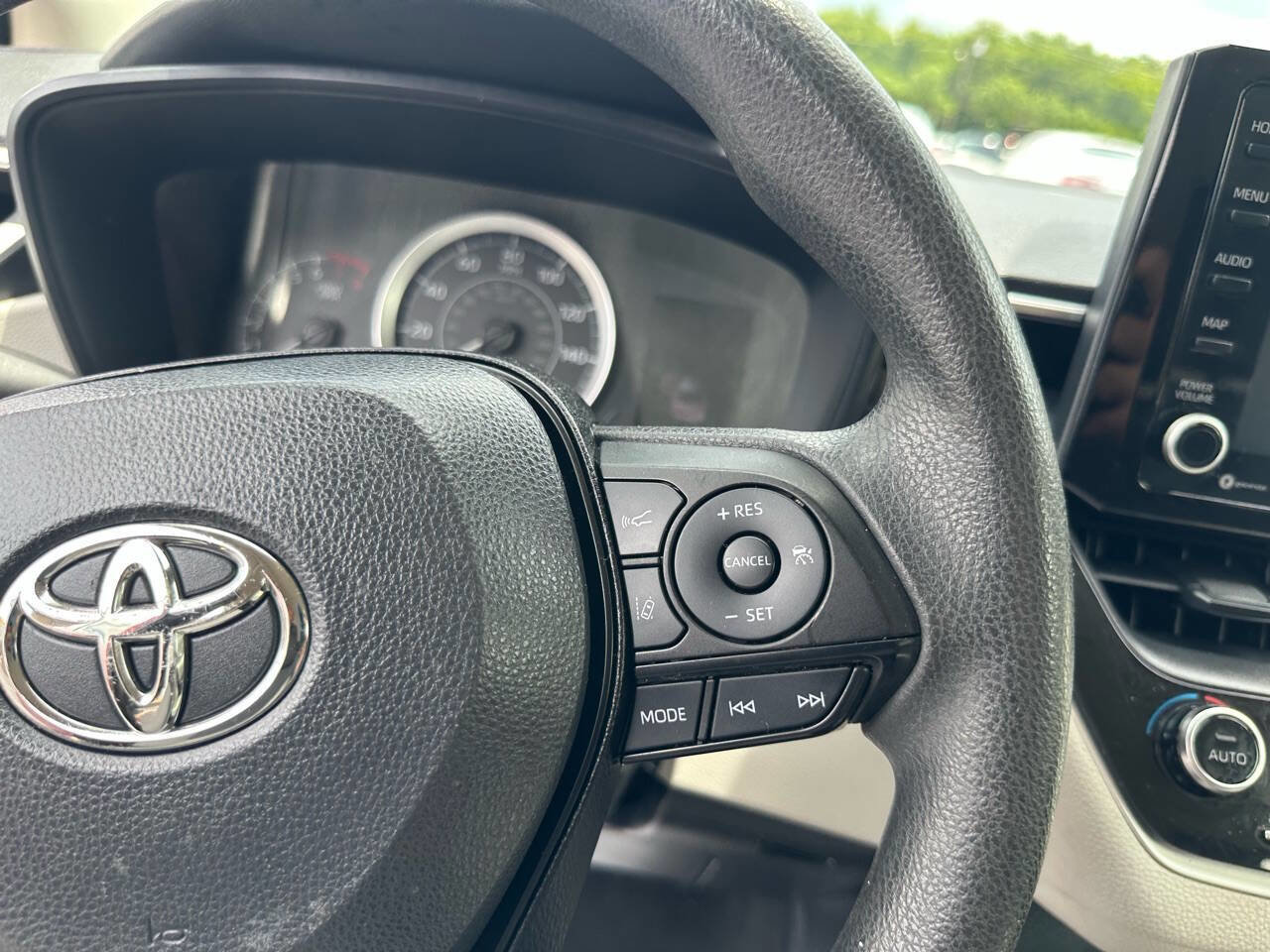 Used 2022 Toyota Corolla LE image 20