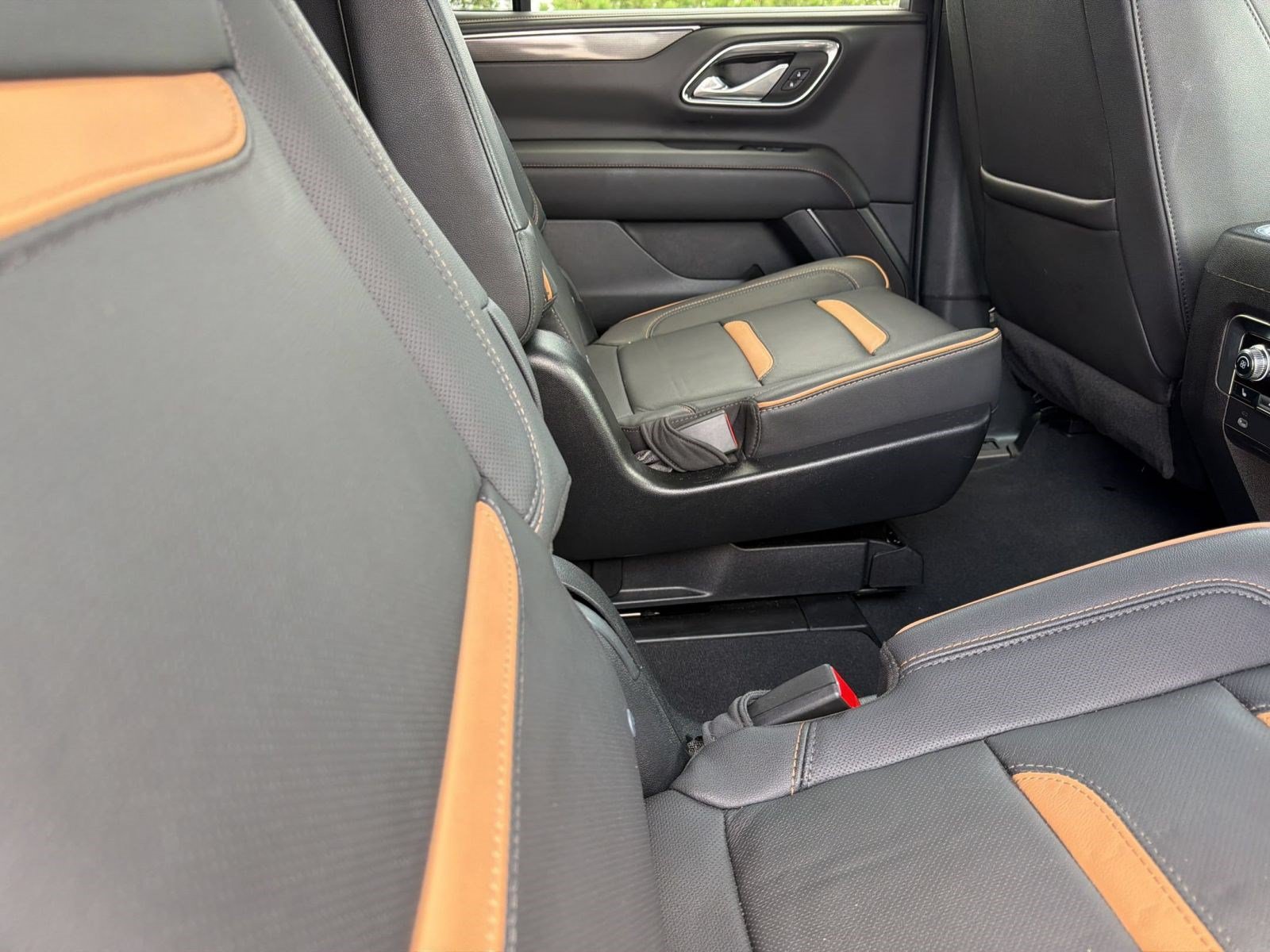 Used 2024 GMC Yukon AT4 w/ AT4 Premium Plus Package AWD/4WD image 31