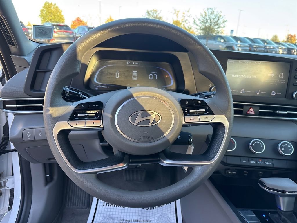 Certified 2025 Hyundai Elantra SE w/ Cargo Package image 21