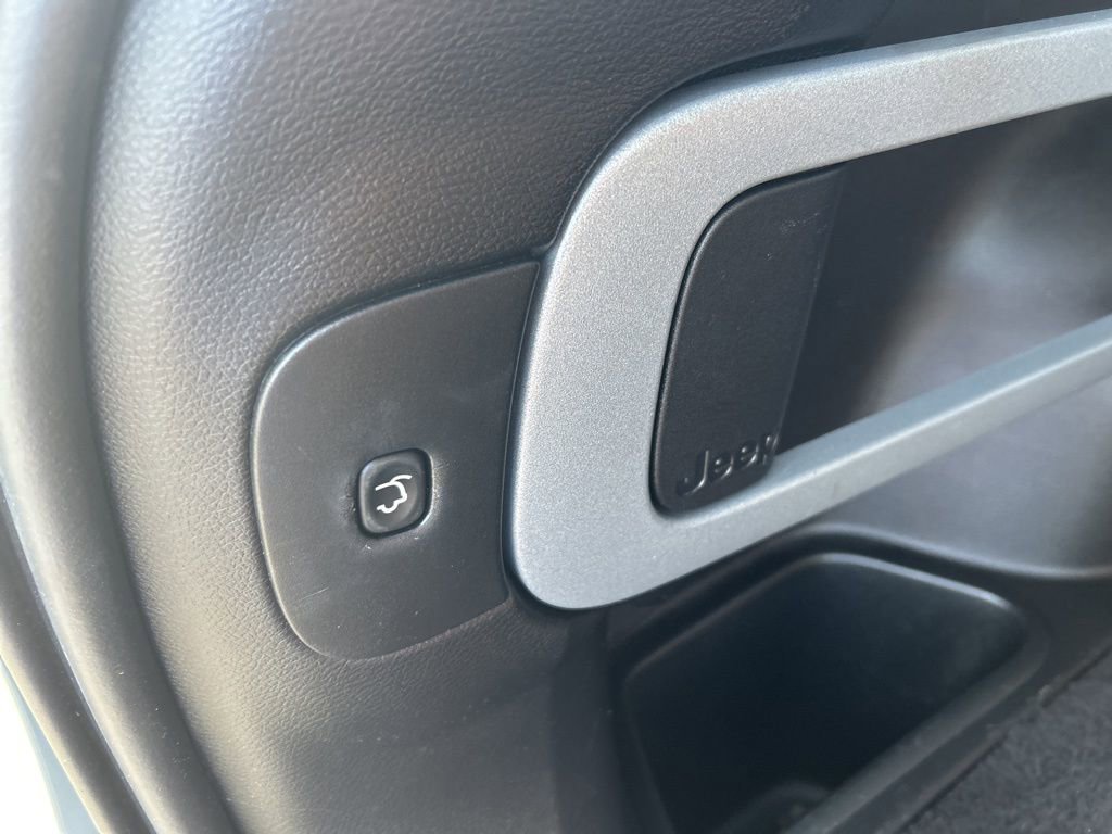 Used 2015 Jeep Cherokee Trailhawk w/ Comfort/Convenience Group image 35