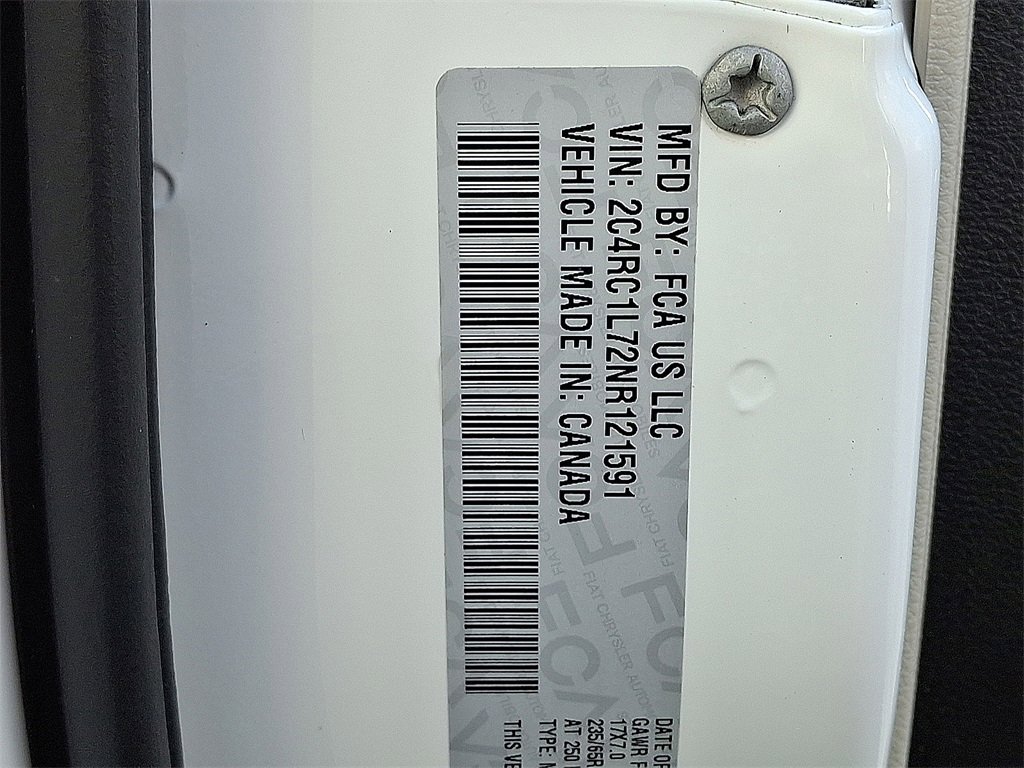 Used 2022 Chrysler Pacifica Touring-L w/ Uconnect Theater Family Group image 29