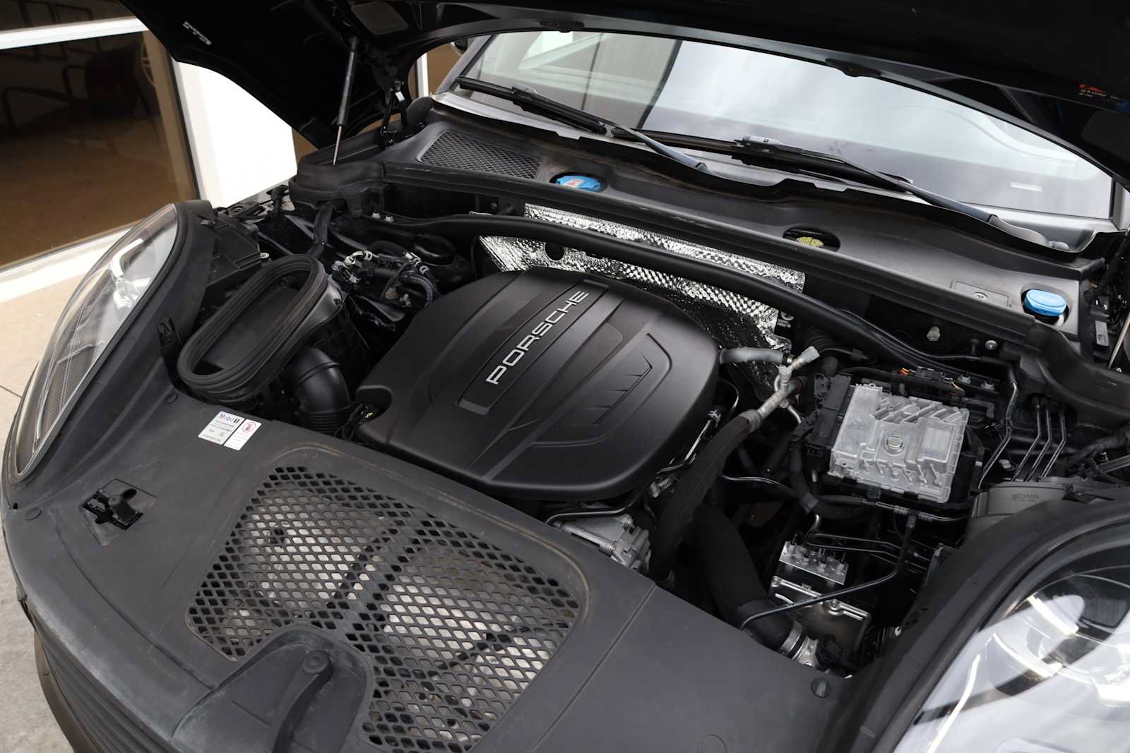 Used 2021 Porsche Macan AWD/4WD image 54
