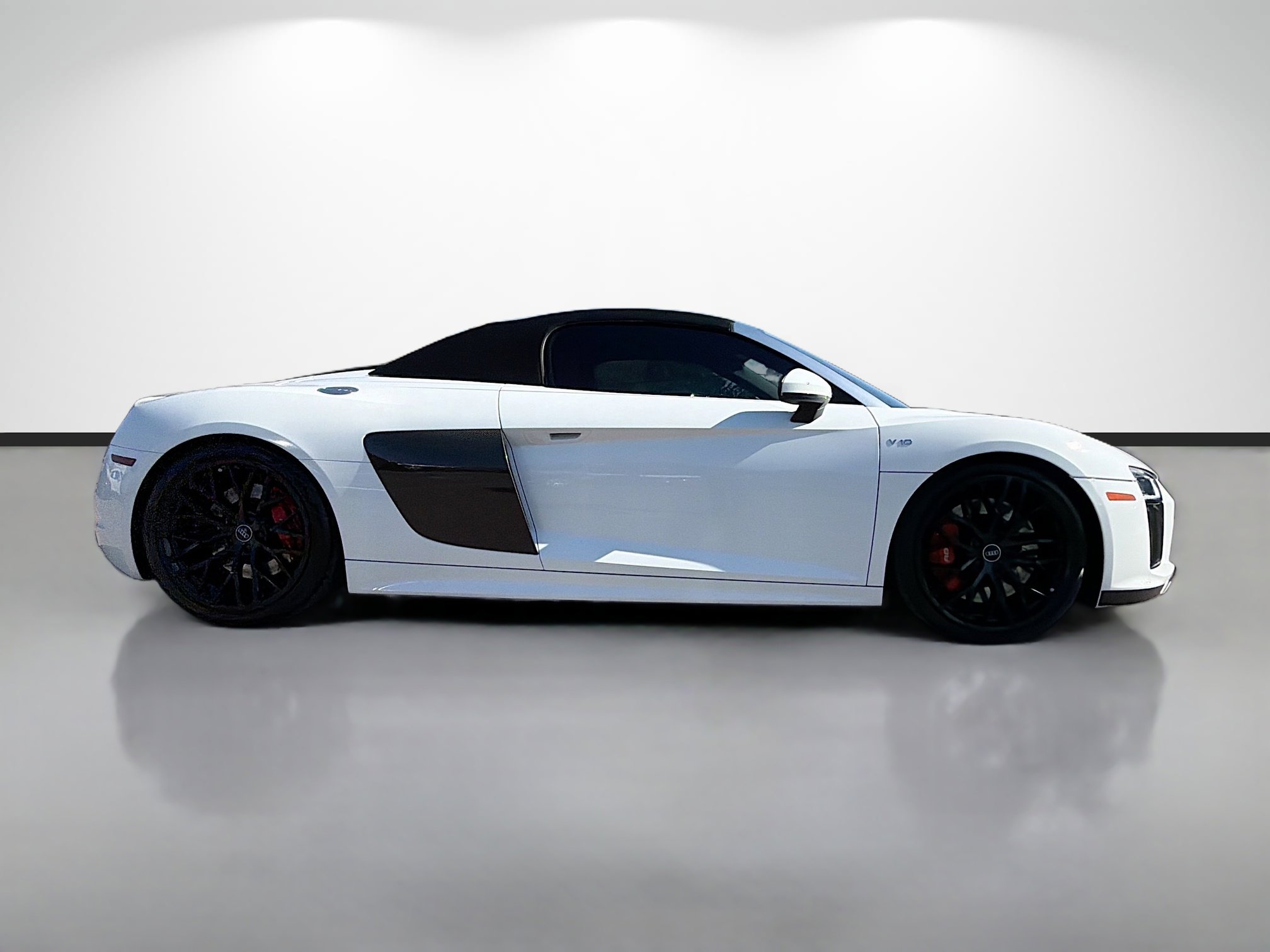 Used 2017 Audi R8 V10 w/ Carbon Exterior Package image 2