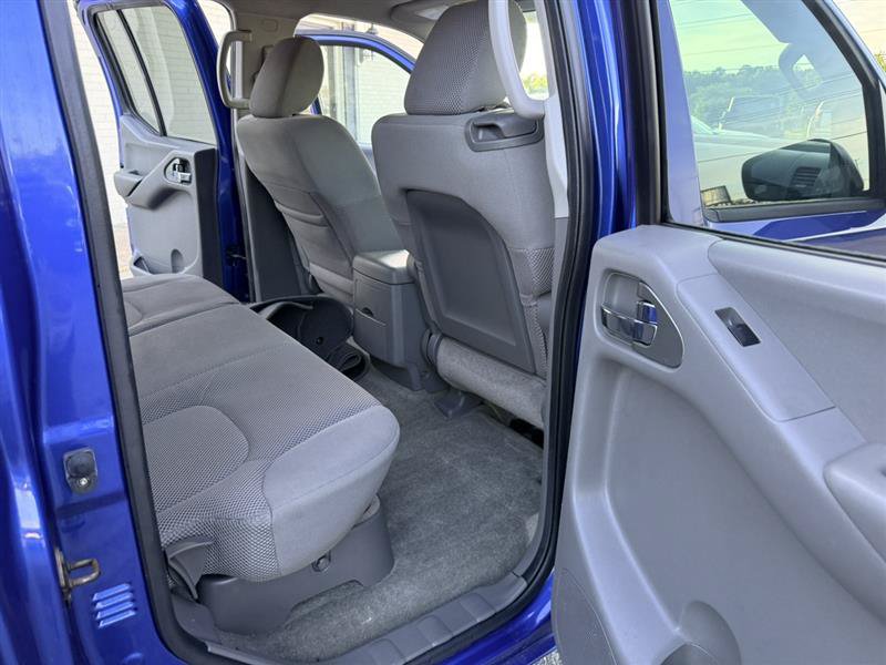 Used 2014 Nissan Frontier SV RWD image 16