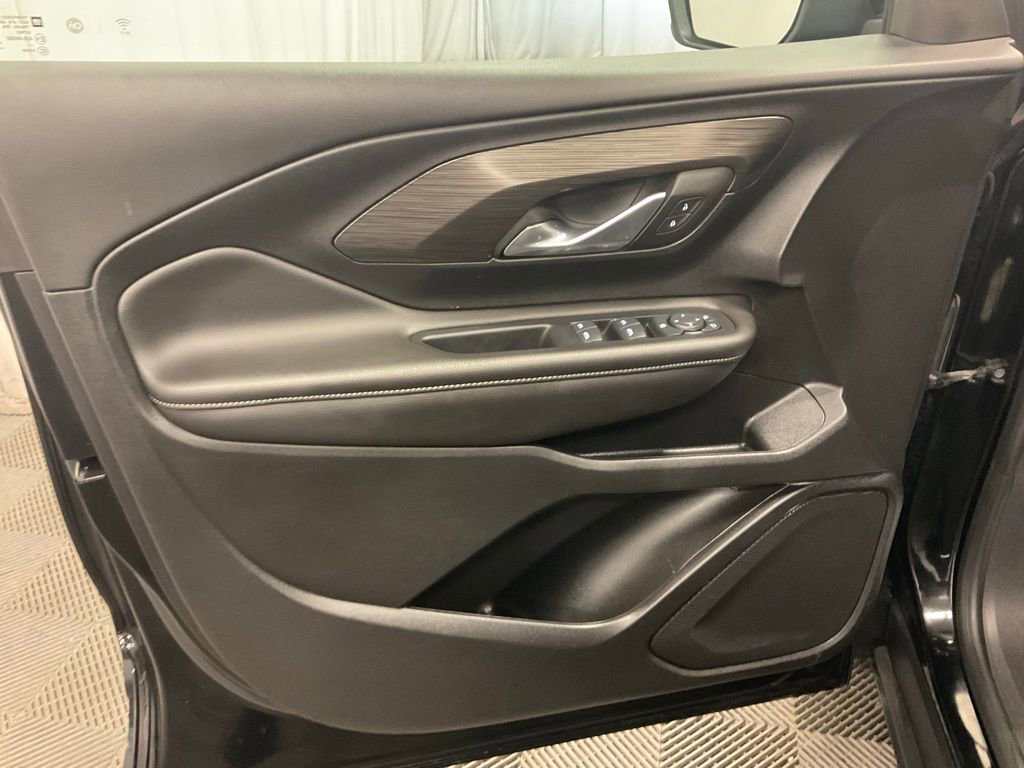 Used 2024 GMC Terrain SLE image 15