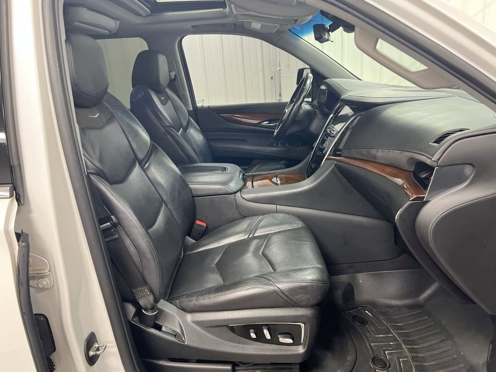 Used 2019 Cadillac Escalade ESV Luxury AWD/4WD image 23