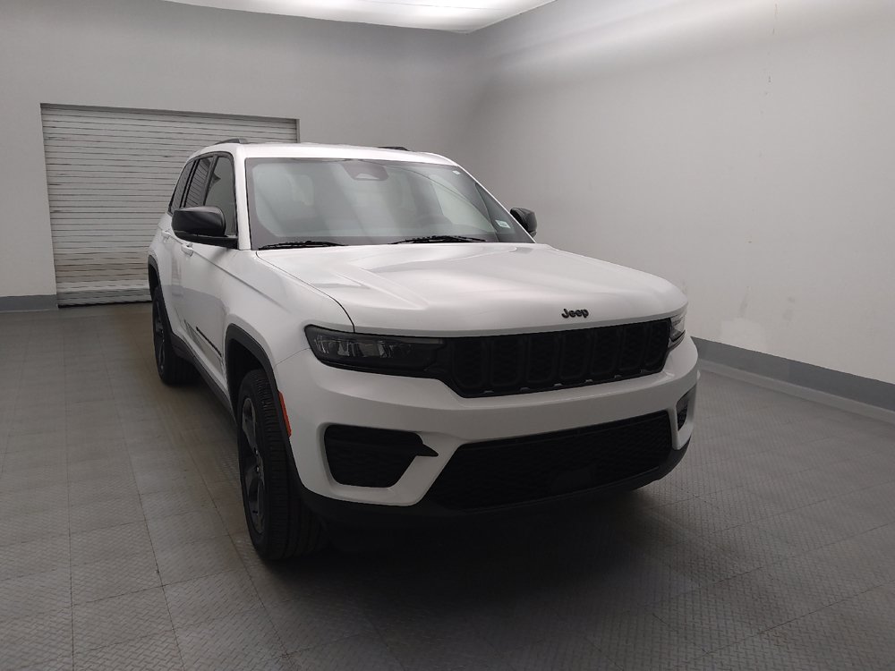 Used 2023 Jeep Grand Cherokee Altitude RWD image 14