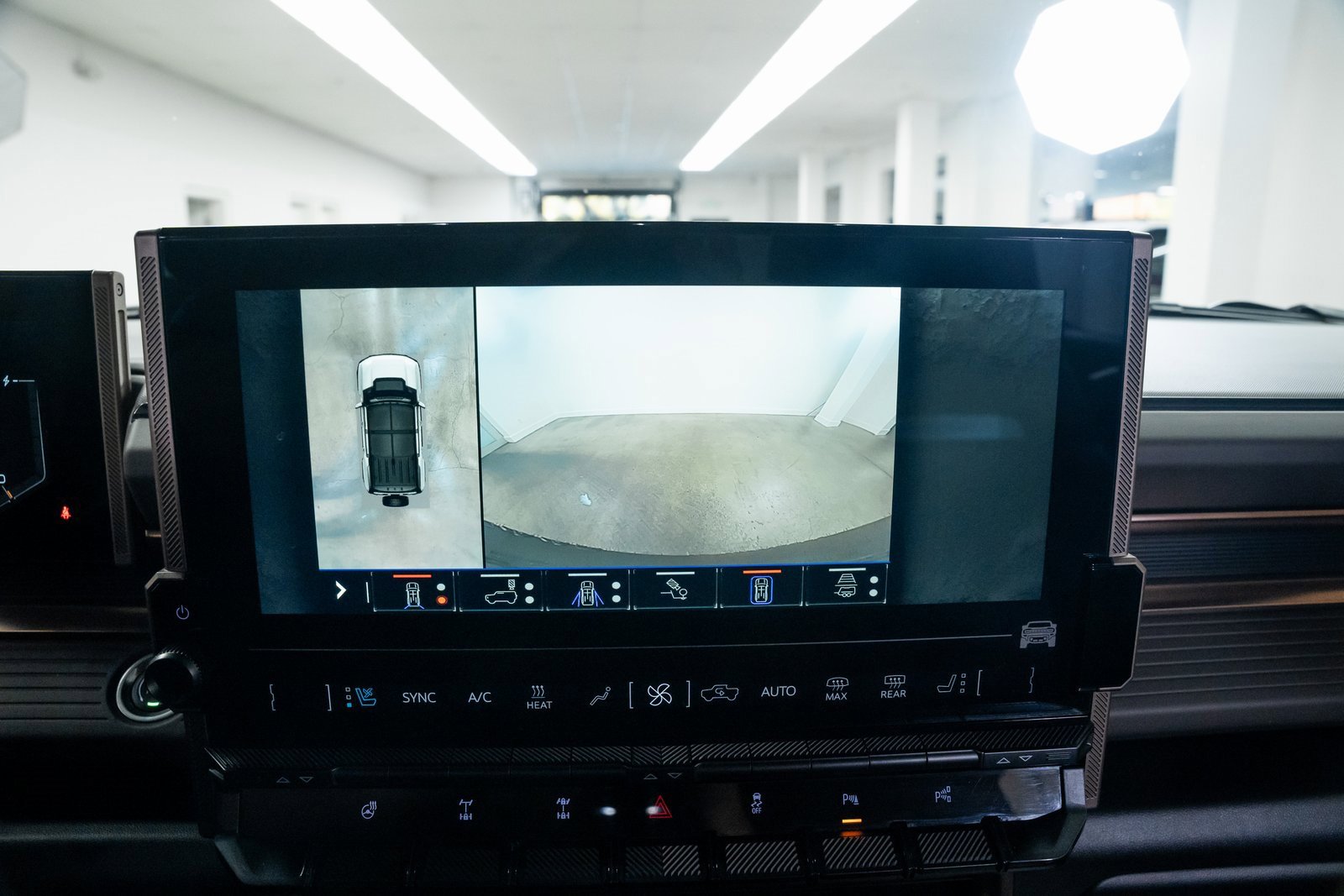 Used 2024 GMC Hummer EV 2X w/ Extreme Off-Road Package image 13