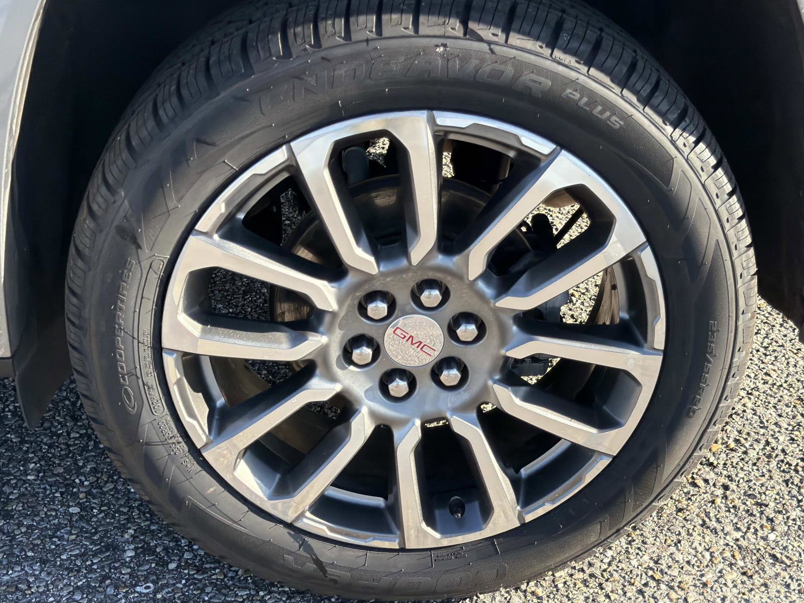 Used 2023 GMC Acadia Denali w/ Denali Ultimate Package image 11