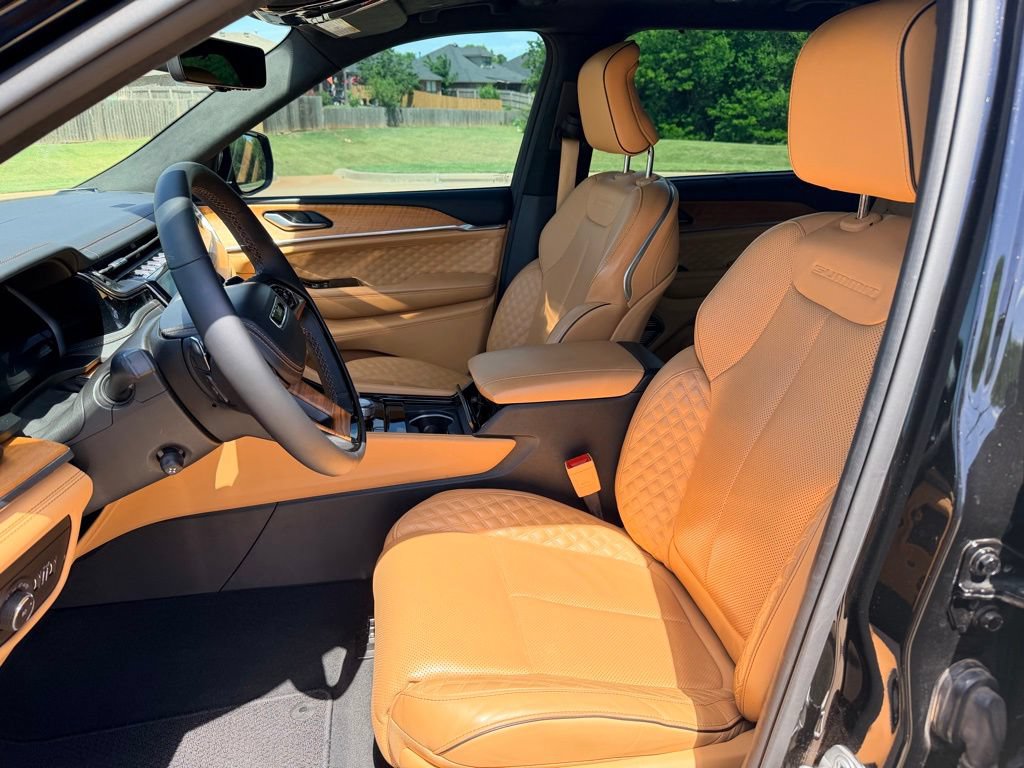 Used 2024 Jeep Grand Cherokee L Summit AWD/4WD image 9