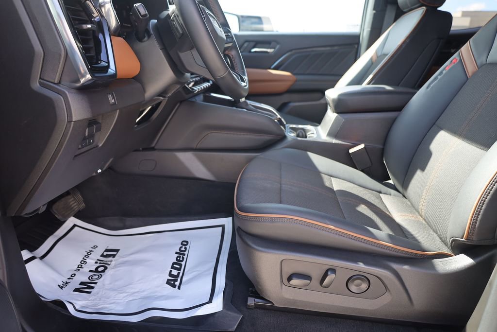 Used 2025 GMC Canyon AT4 image 11