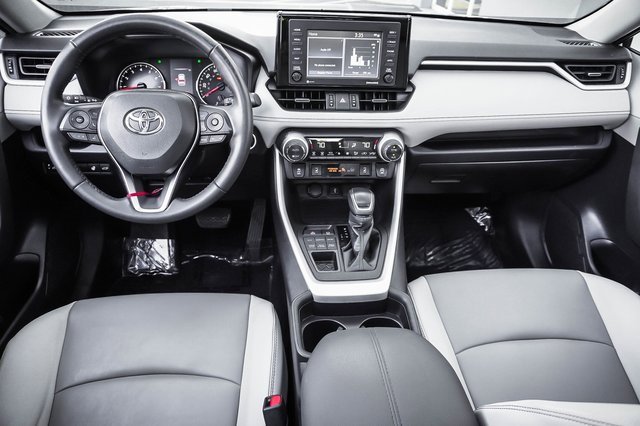 Used 2021 Toyota RAV4 XLE Premium image 18