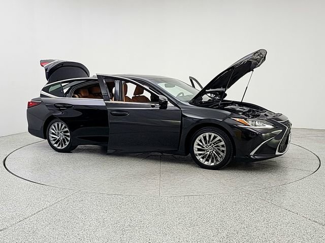 Used 2025 Lexus ES 300h w/ Accessory Package (Z2) FWD image 10