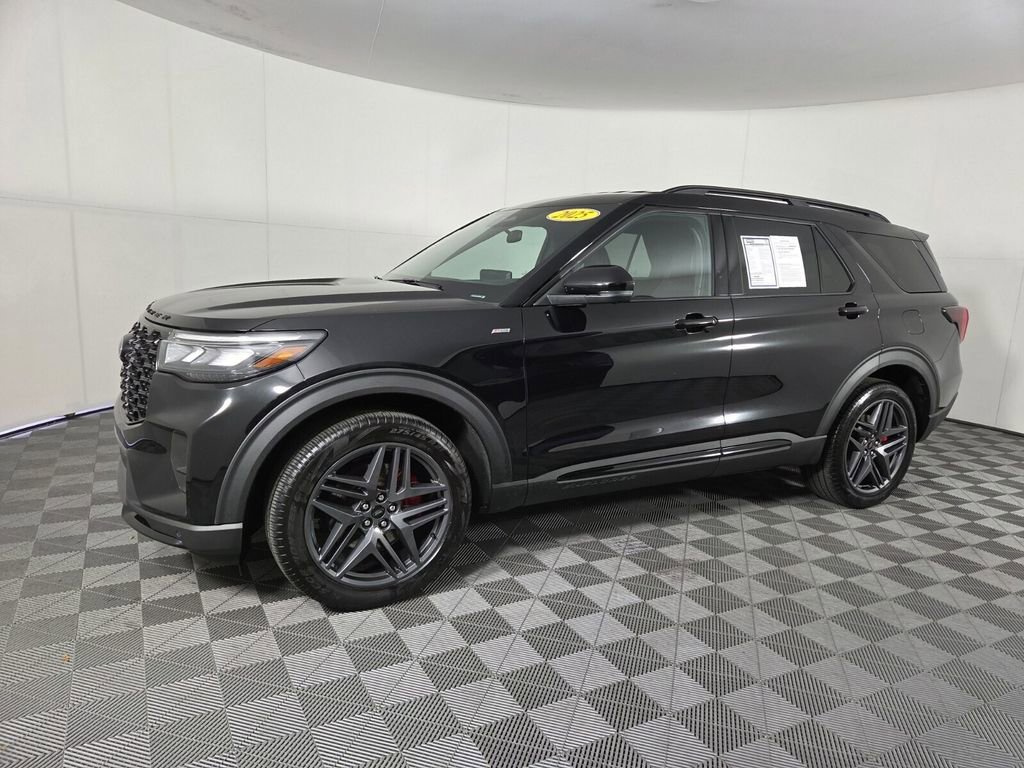 Used 2025 Ford Explorer ST-Line w/ ST-Line Street Pack AWD/4WD image 9