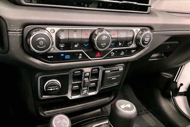 Used 2025 Jeep Wrangler Unlimited Sahara w/ Safety Group image 32