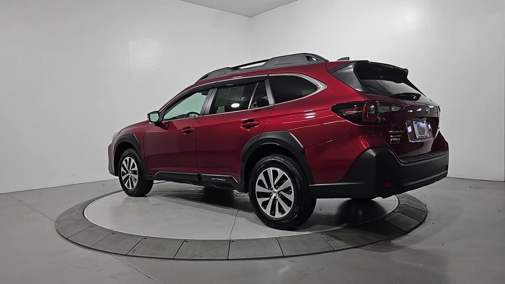 Used 2024 Subaru Outback Premium AWD/4WD image 3