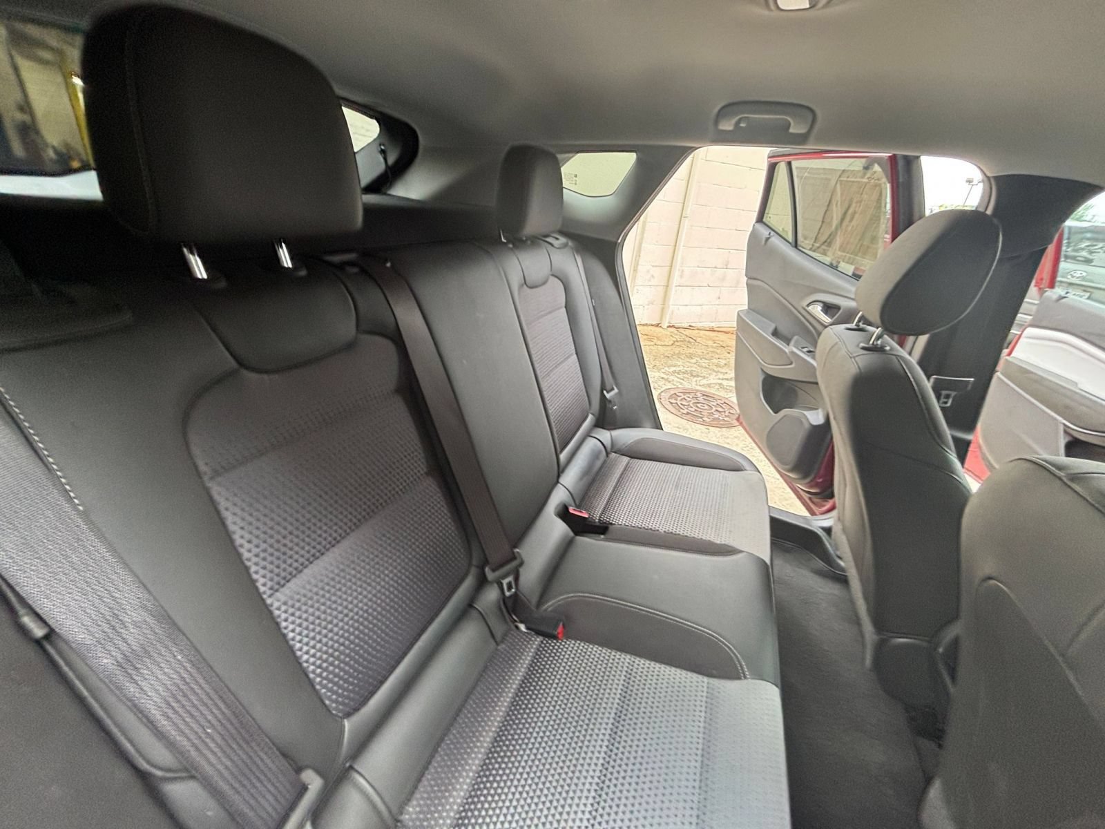 Used 2025 Chevrolet Trax LT w/ LT Convenience Package FWD image 18
