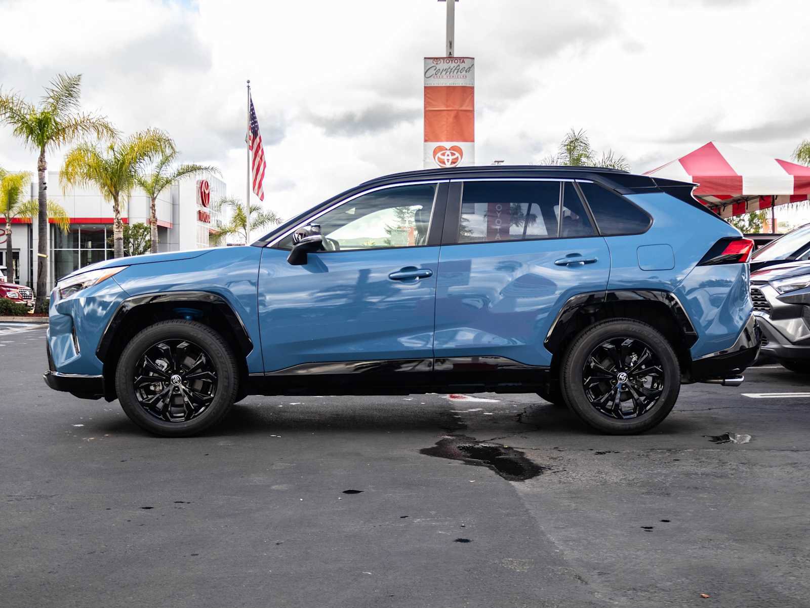 Used 2025 Toyota RAV4 XSE image 4