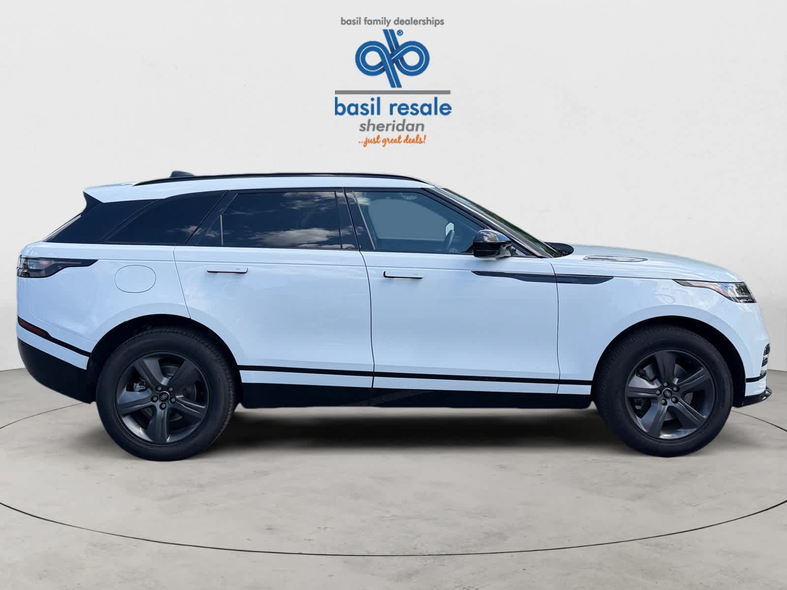 Used 2025 Land Rover Range Rover Velar Dynamic SE AWD/4WD image 8